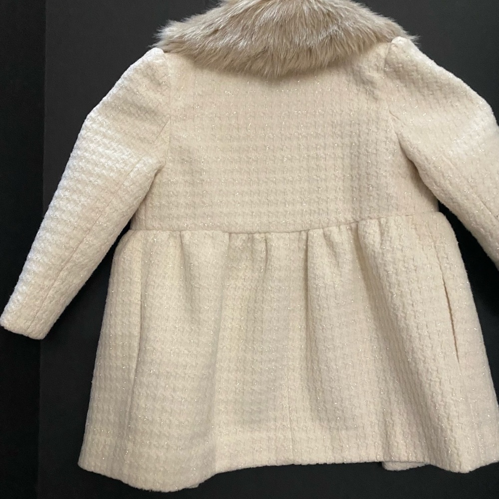 Little Girls Adorable Cream Coat - Picture 7 of 13
